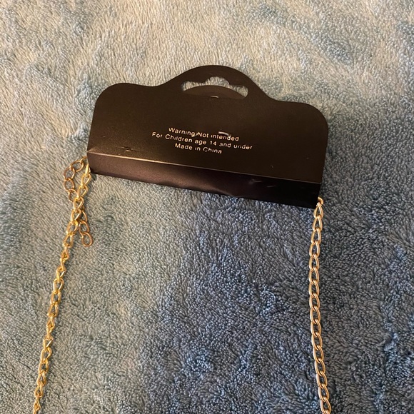 2 for 1 necklaces with matching earrings - Picture 6 of 7